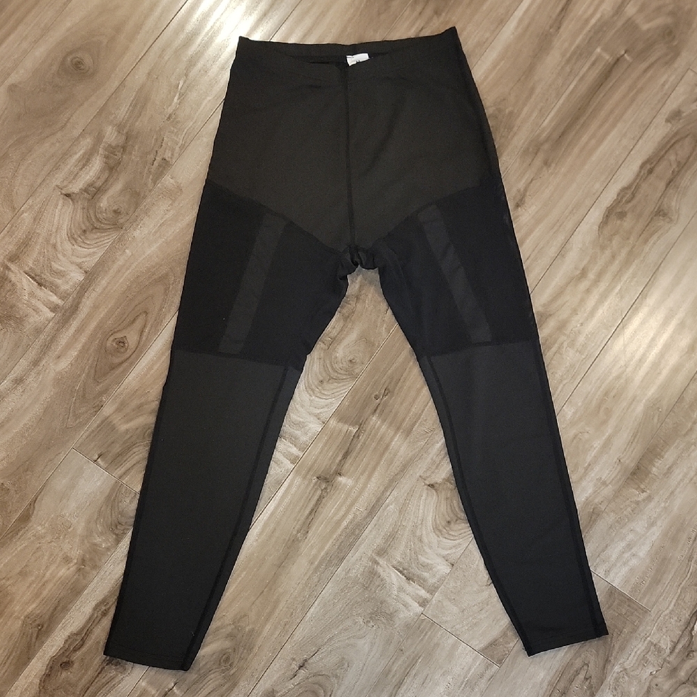❄️3/$30 Black Mesh Panel Faux Garter Leggings - Brand New!